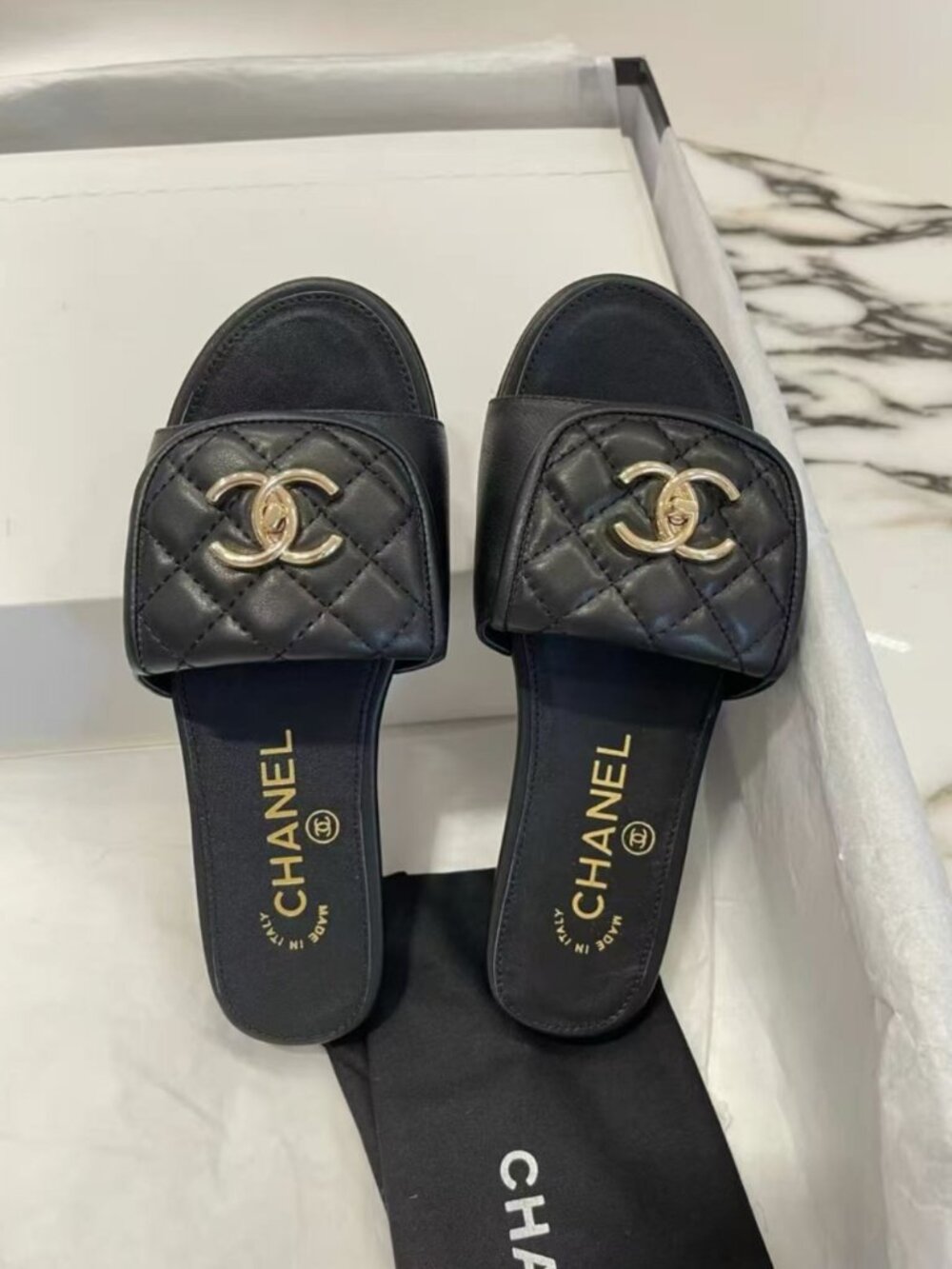 CHANEL Lambskin Diamond Quilt Gold Interlocking CC Flat Mules - Picture 6 of 6